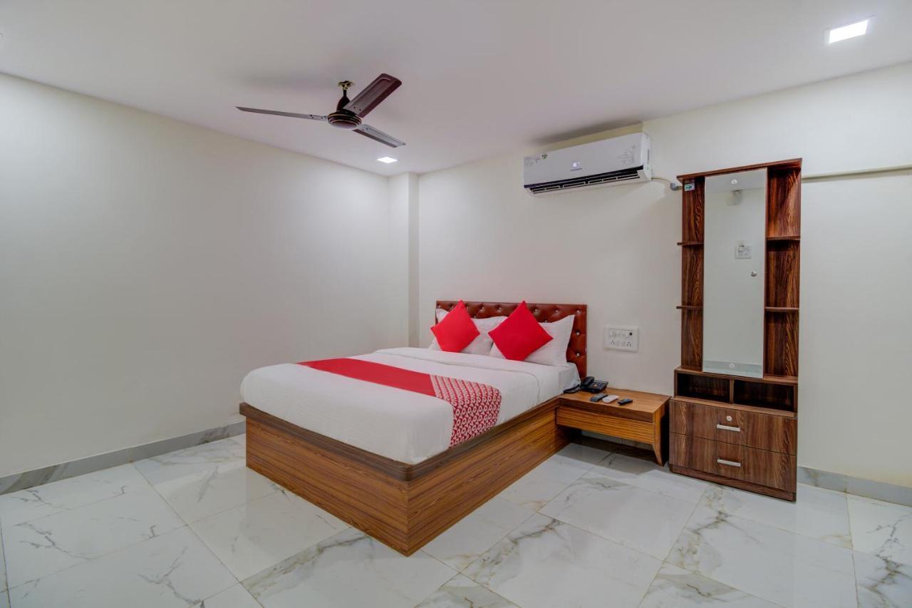 Sasupāda Oyo 67979 Hotel Hollywood Park מראה חיצוני תמונה