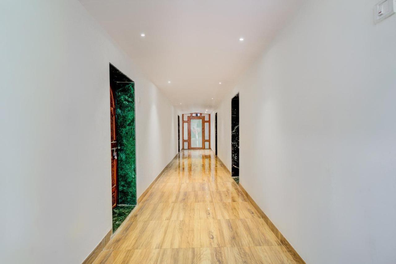 Sasupāda Oyo 67979 Hotel Hollywood Park מראה חיצוני תמונה