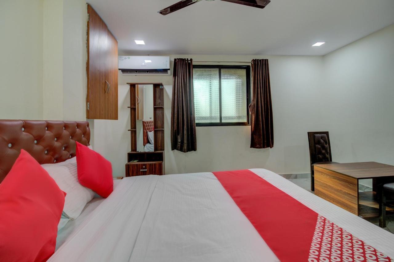 Sasupāda Oyo 67979 Hotel Hollywood Park מראה חיצוני תמונה