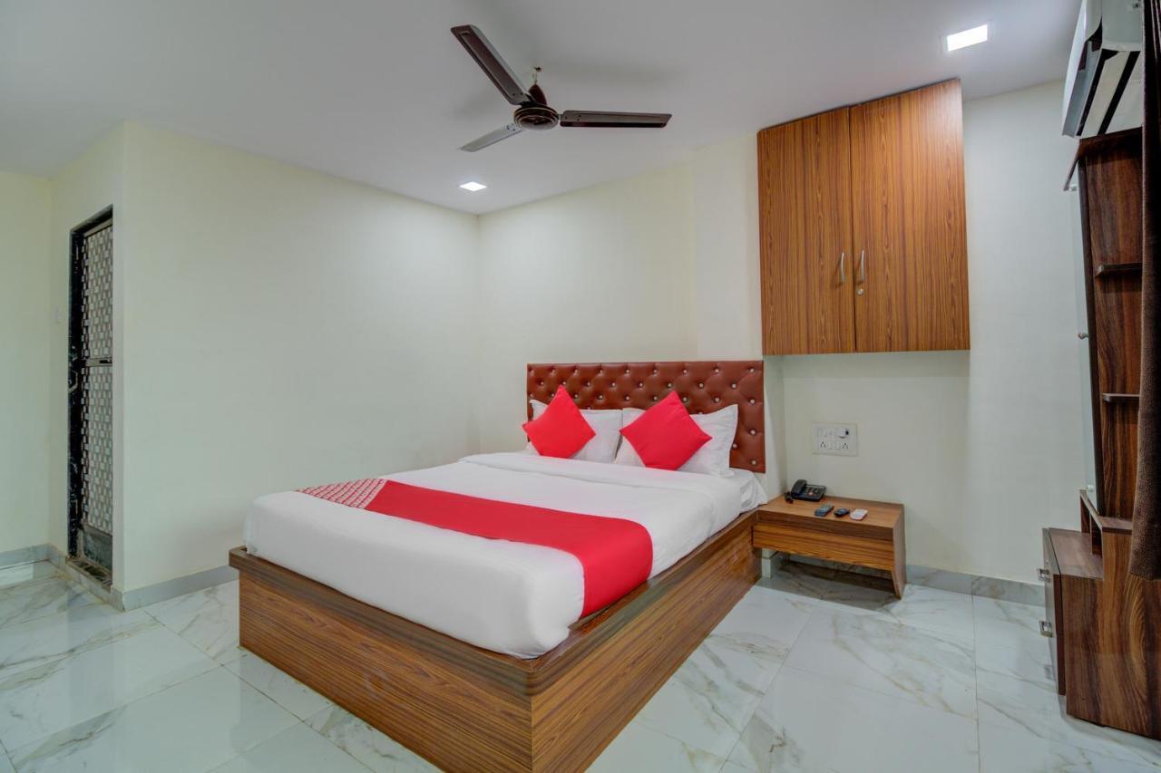 Sasupāda Oyo 67979 Hotel Hollywood Park מראה חיצוני תמונה