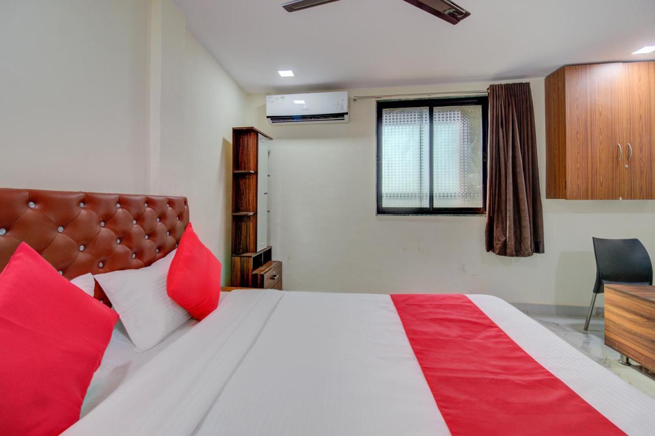 Sasupāda Oyo 67979 Hotel Hollywood Park מראה חיצוני תמונה