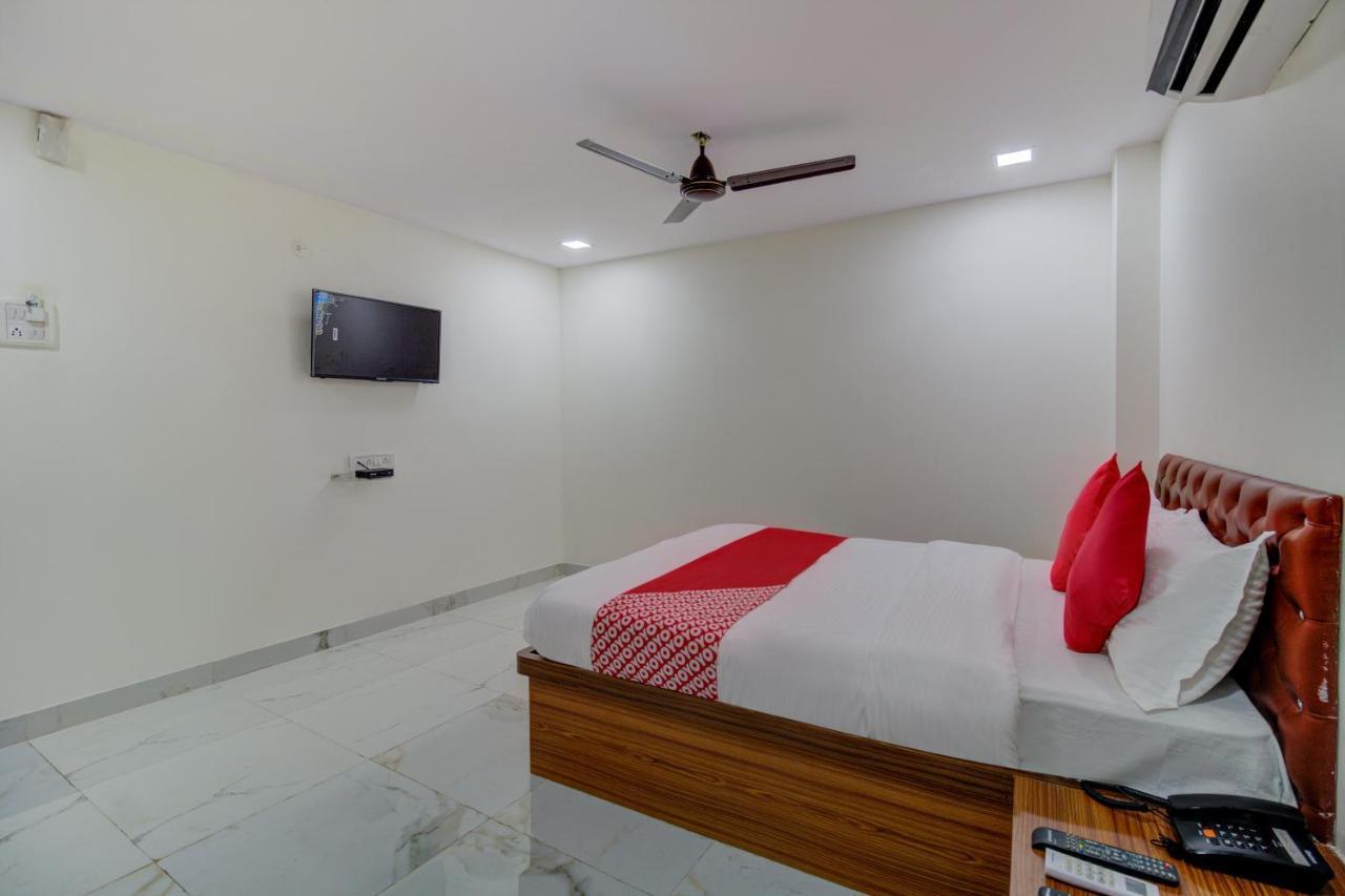 Sasupāda Oyo 67979 Hotel Hollywood Park מראה חיצוני תמונה