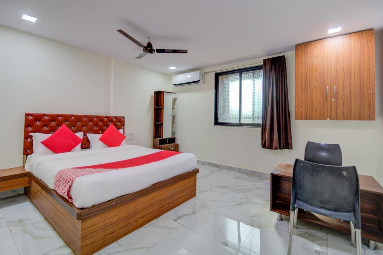 Sasupāda Oyo 67979 Hotel Hollywood Park מראה חיצוני תמונה
