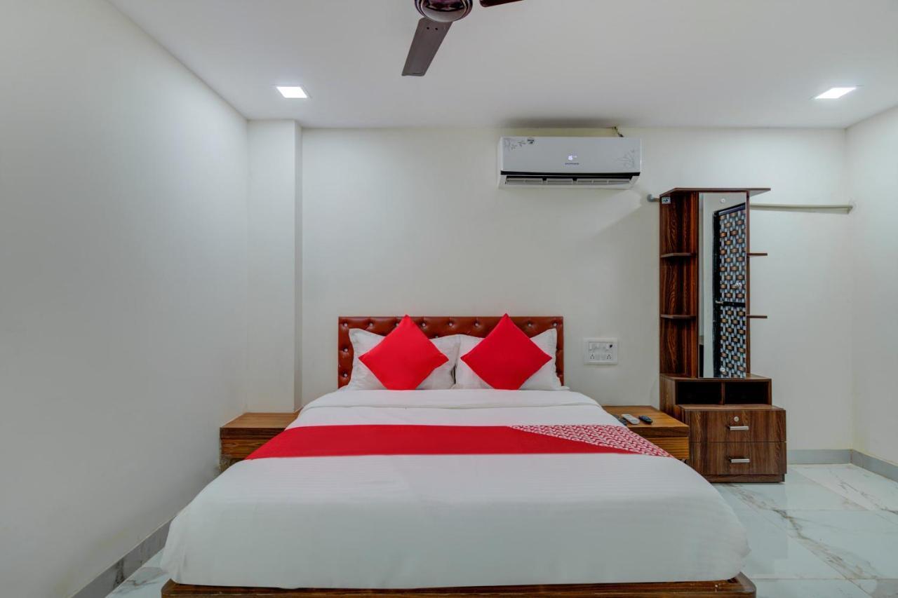 Sasupāda Oyo 67979 Hotel Hollywood Park מראה חיצוני תמונה