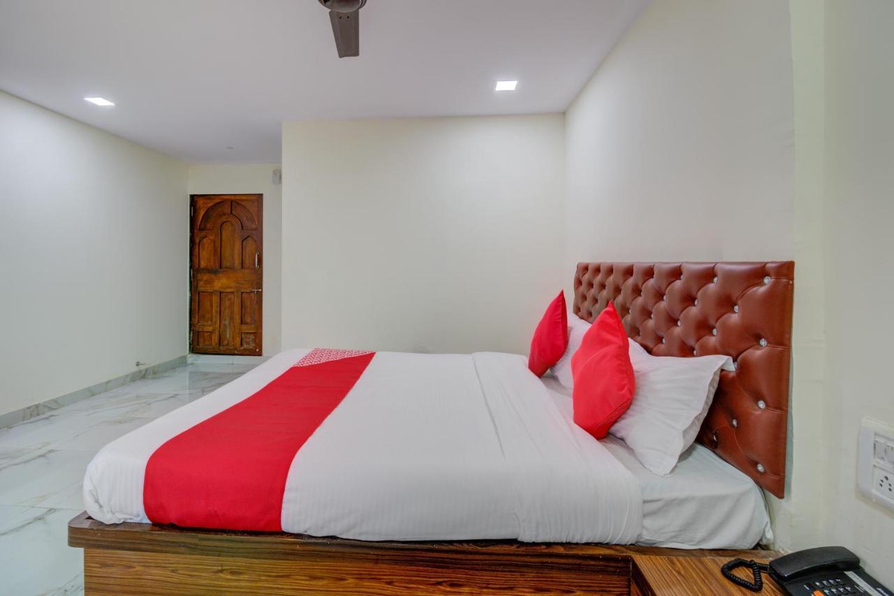 Sasupāda Oyo 67979 Hotel Hollywood Park מראה חיצוני תמונה