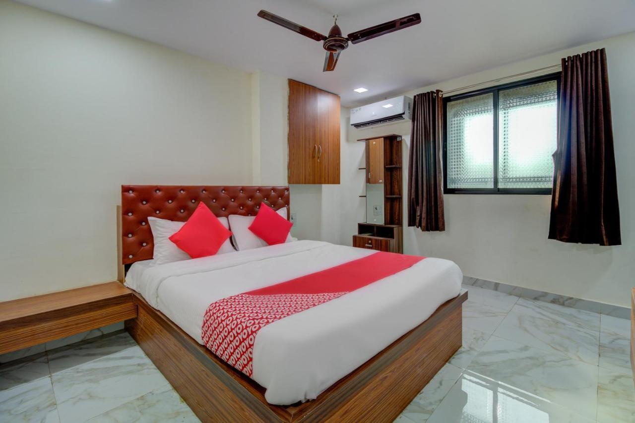 Sasupāda Oyo 67979 Hotel Hollywood Park מראה חיצוני תמונה