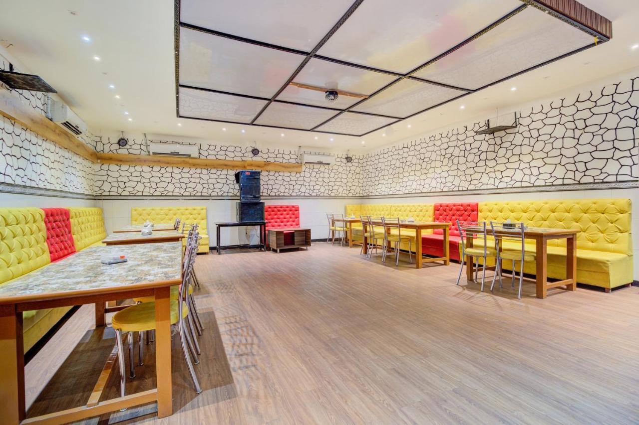 Sasupāda Oyo 67979 Hotel Hollywood Park מראה חיצוני תמונה